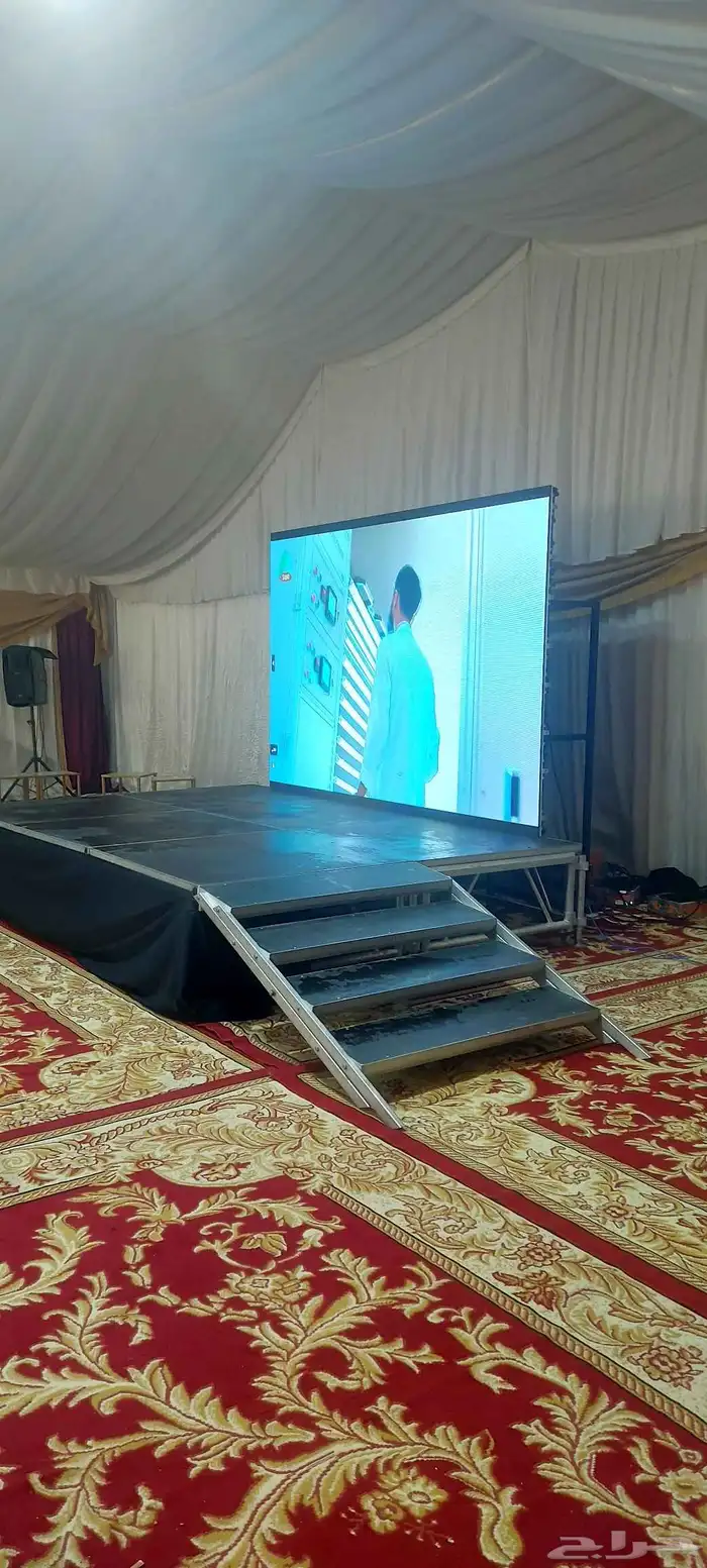 شاشات عرض عملاقه مع سيستم صوت واضاءة 1