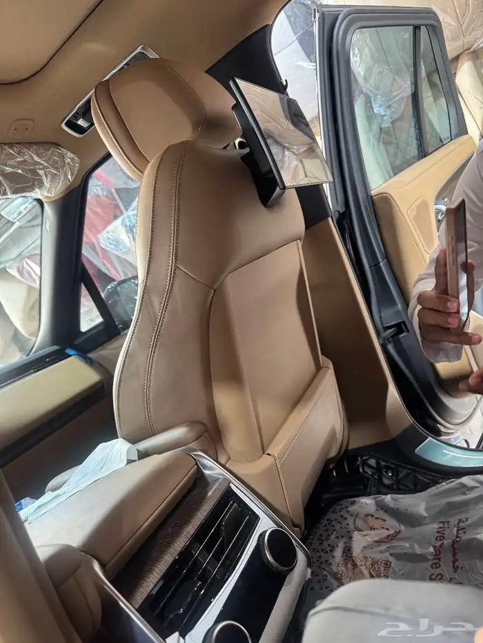 شاشات خلفيه رنج روفر 2024 6