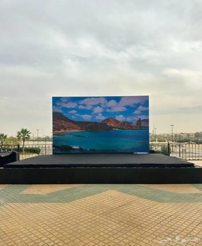 شاشات عرض عملاقه مع سيستم صوت واضاءة 2