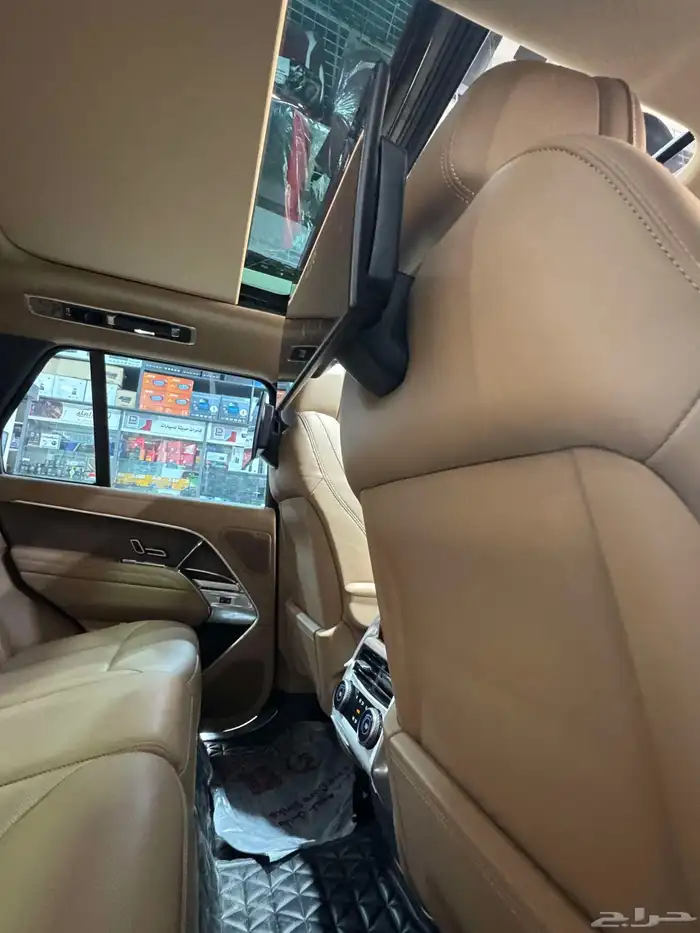 شاشات خلفيه رنج روفر 2024 4