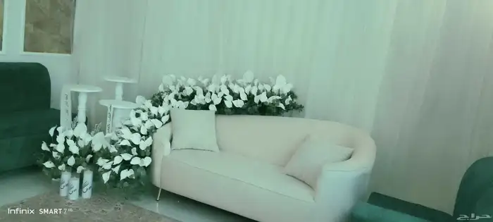 طاولات قزاز وكراسي ذهبي 3