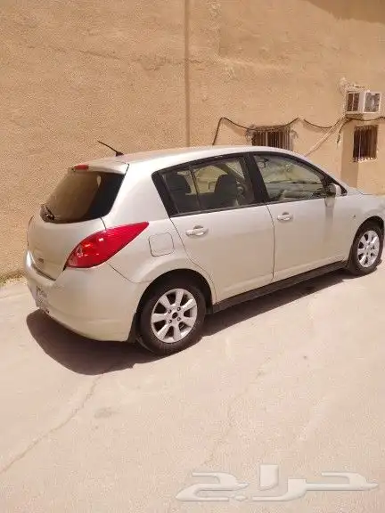 سيارة نيسان تيدا هاتشباك موديل 2006 4
