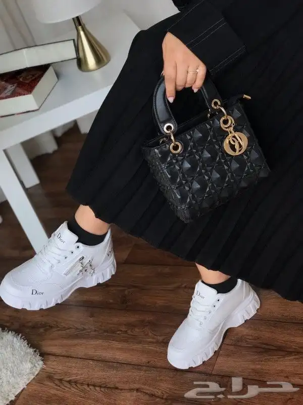 اطقم نسائيه ماركة ديور شامل التوصيل والشحن 8
