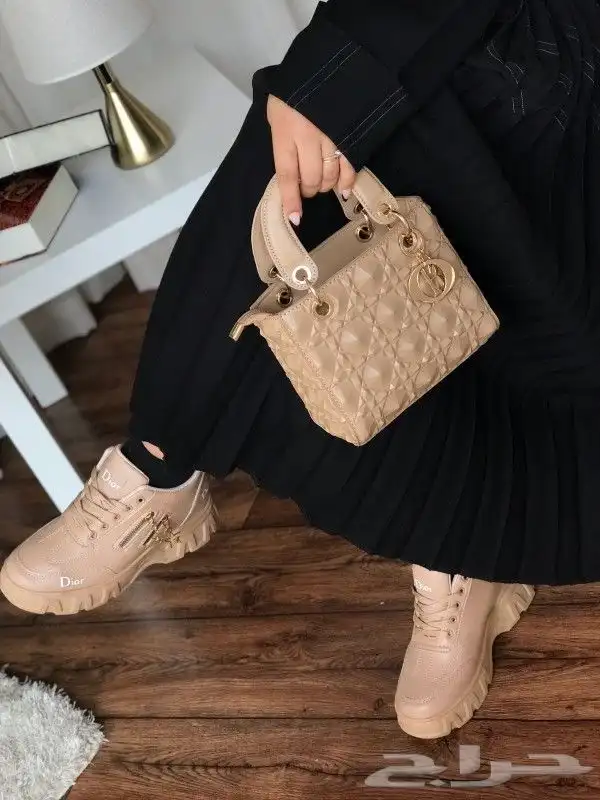 اطقم نسائيه ماركة ديور شامل التوصيل والشحن 0