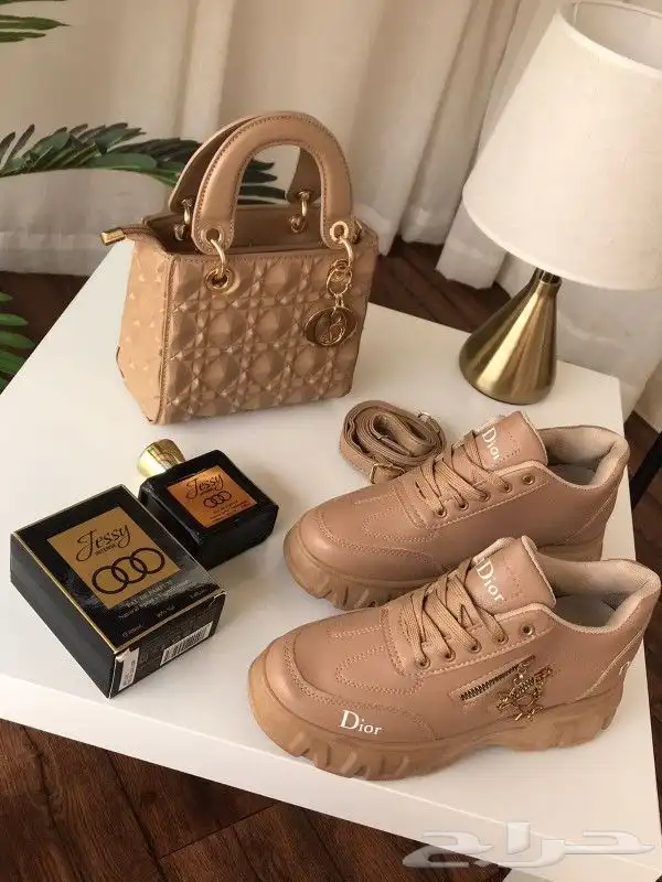 طقم شوز وشنطة ماركات درجة اولي مع عطر 41