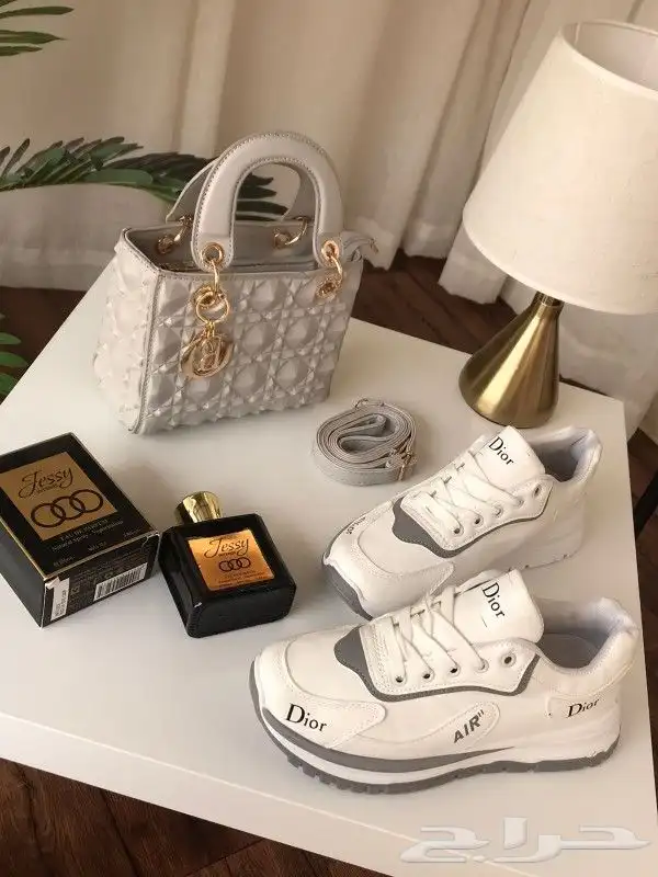 طقم شوز وشنطة ماركات درجة اولي مع عطر 39