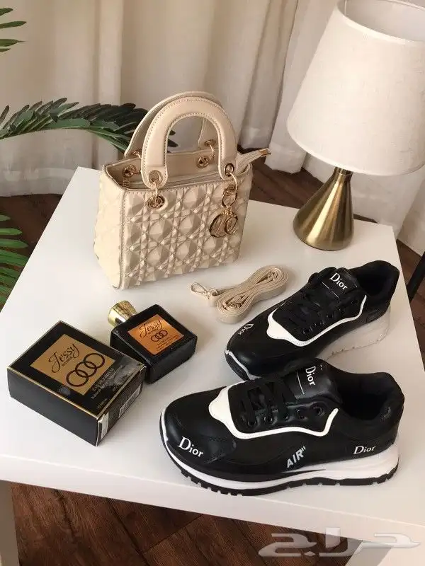 طقم شوز وشنطة ماركات درجة اولي مع عطر 35