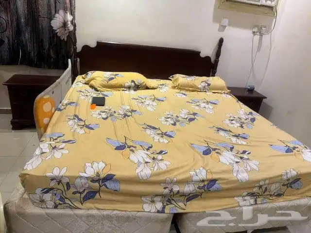سرير من هابى تات متين جدا ونضيف جدا مع مرتبه وتسريحه و2كمدين 0