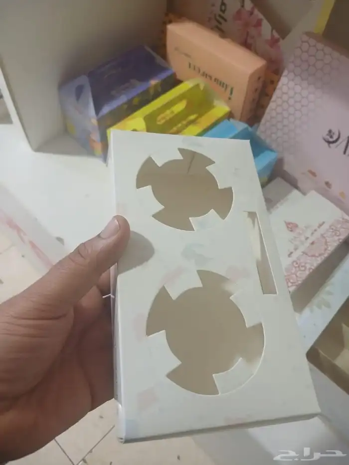 اكياس ورقيه وبوكسات كرتونيه مختلفة الأشكال والألوان والاحجام 5