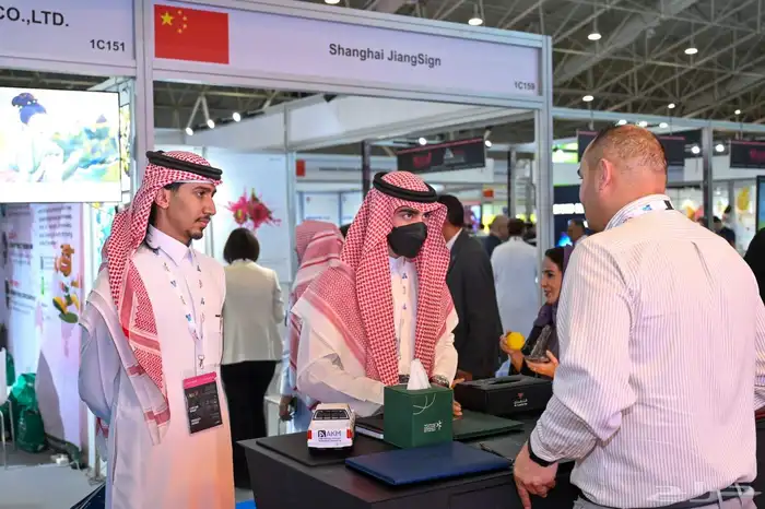 مصور معارض 2