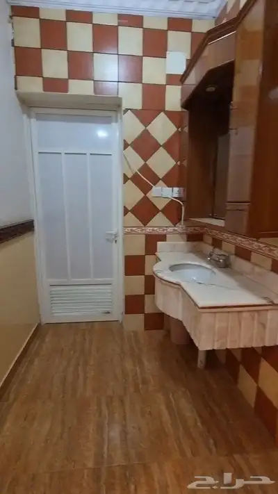 للبيع دور وشقتين بحي الريان 3