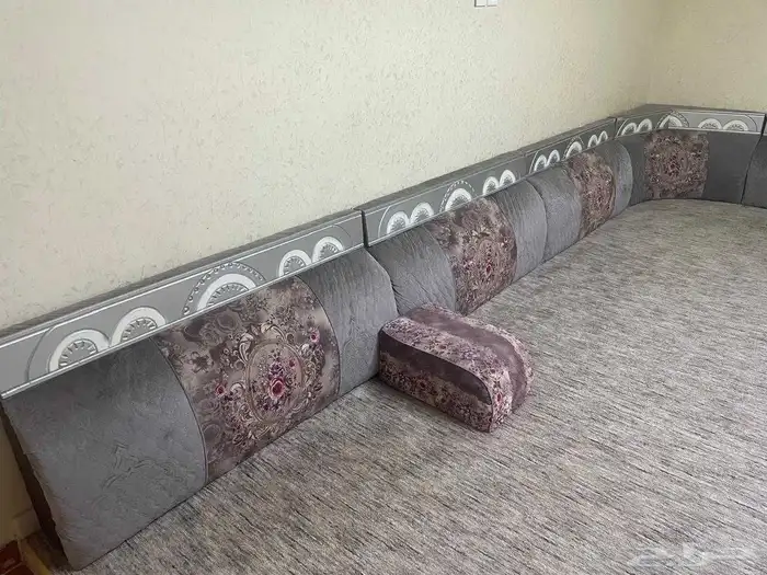 للبيع مساند مع اربع مراكي نظيفات 2