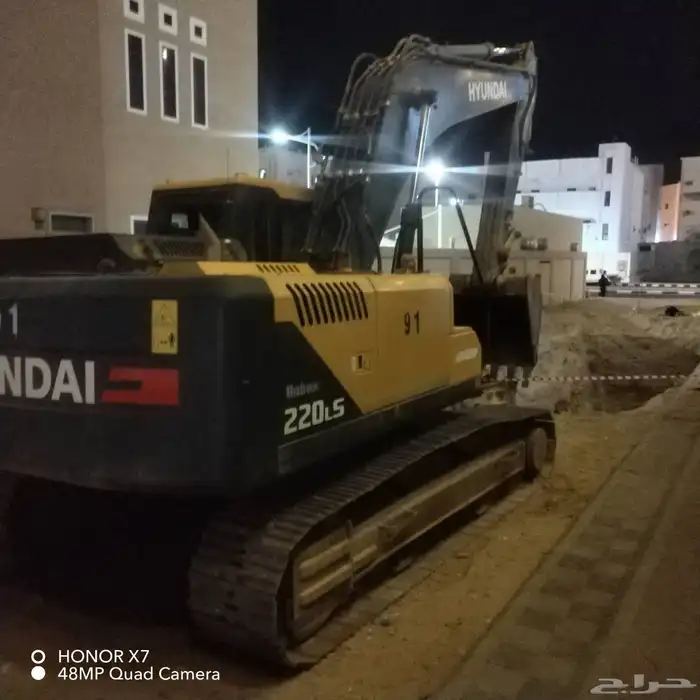 حفار بوكلين جنزير وجي سي بي عرجا 0