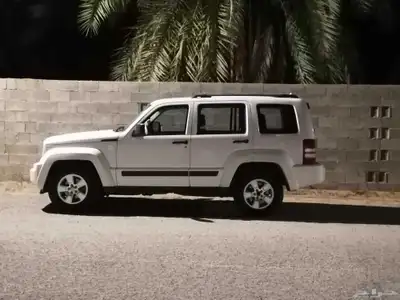للبيع جيب شيروكي ليبرتي 2012 0