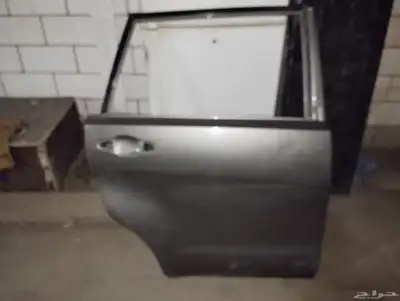 باب تويوتا انوفا يمين خلفي 2