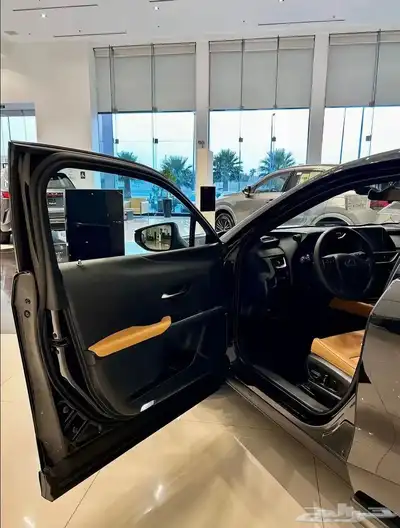 عرض اليوم لكزس UX300H هايبرد 2024 2
