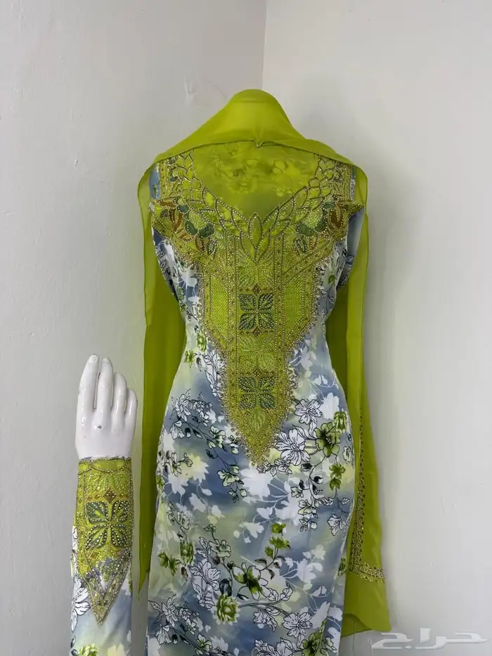 مخاوير قطع غير مفصلة حرير اندونسي تطريز على الصدر والاكمام 4