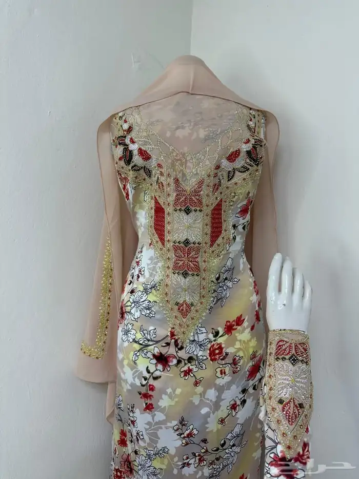 مخاوير قطع غير مفصلة حرير اندونسي تطريز على الصدر والاكمام 2