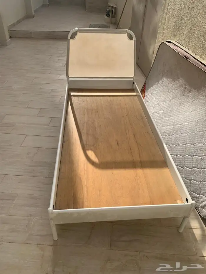 سرير للبيع للتواصل 2