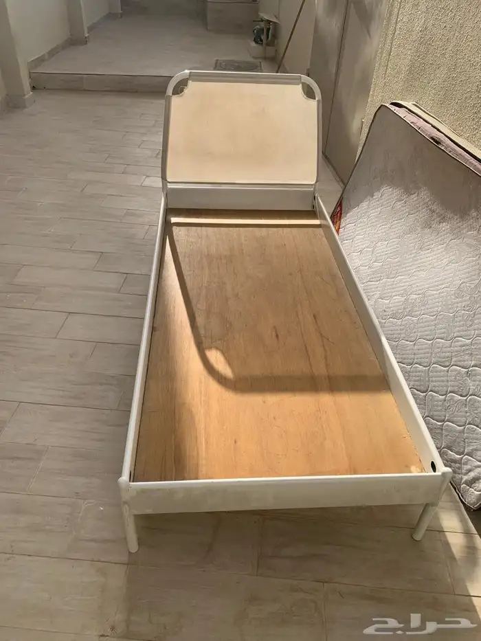 سرير للبيع للتواصل 0