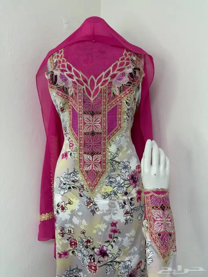 مخاوير قطع غير مفصلة حرير اندونسي تطريز على الصدر والاكمام 1