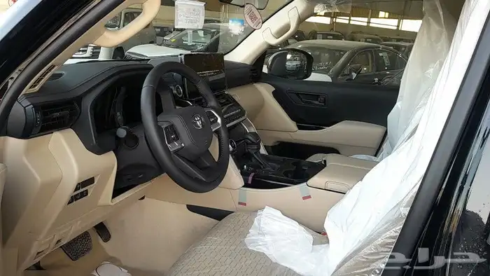 تويوتا لاندكروزر GXR.L2 سعودي بنزين 2025 4
