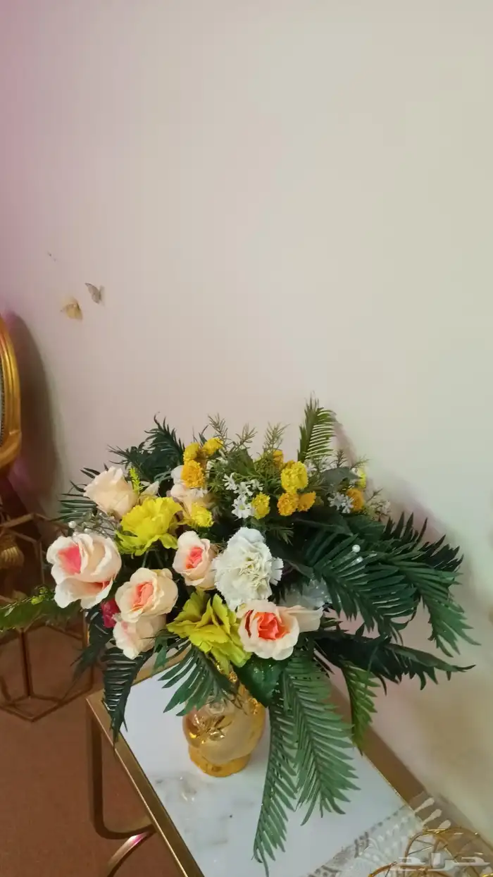 مدخل ذهبي مع مزهريات ورود 6