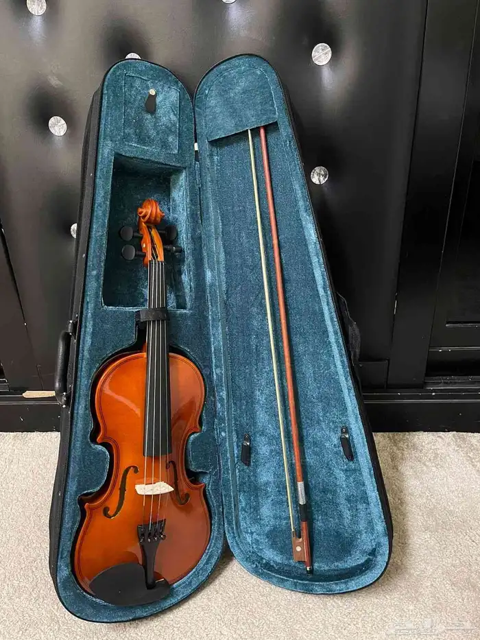 قيثارة يماها وا كمان - guitar yamaha and violin 0