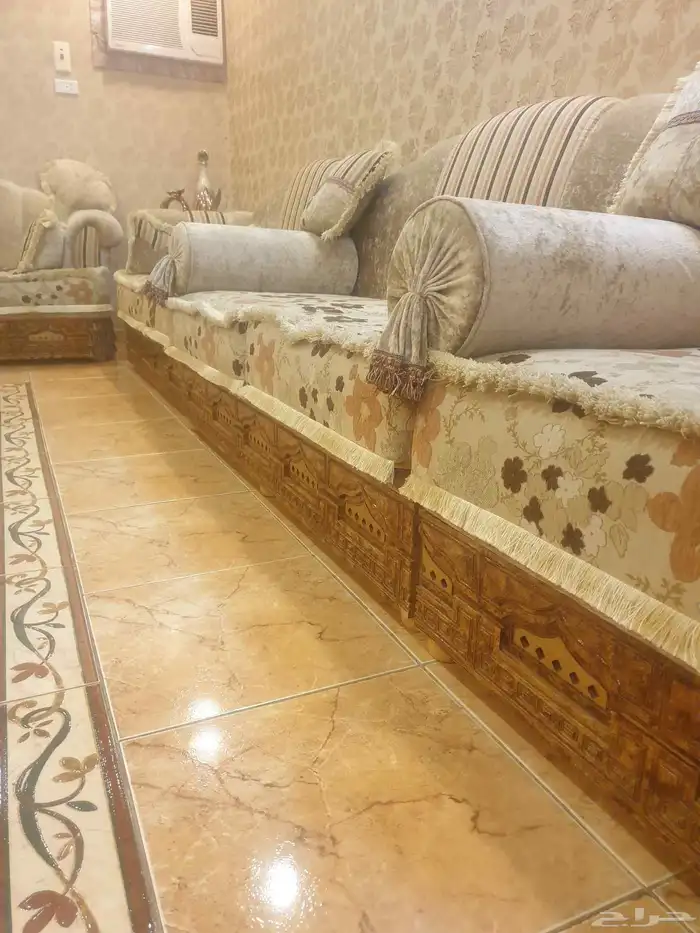 مجلس كنب وطاولات مغربي شبه جديد 0