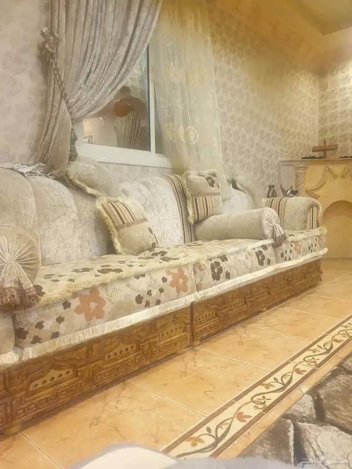 مجلس كنب وطاولات مغربي شبه جديد 5