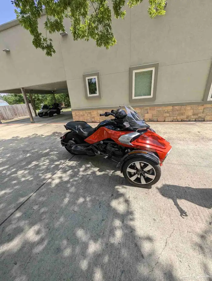 كان ام سبايدر 2015 مخزن can am spyder 1