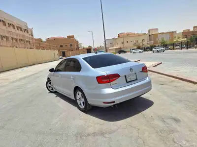 Volkswagen 2015 model Jetta 4