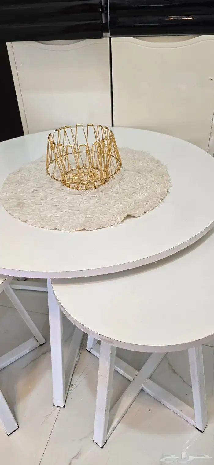 ثريات نجف ثلاث حبات.طقم طاولات دائرية 5قطع .براد إل جي 18 قد 5