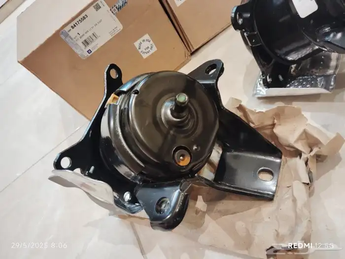 طقم كراسي مكينة يوكن تاهو اسكاليد سييرا سلفرادو اصلية GM 2