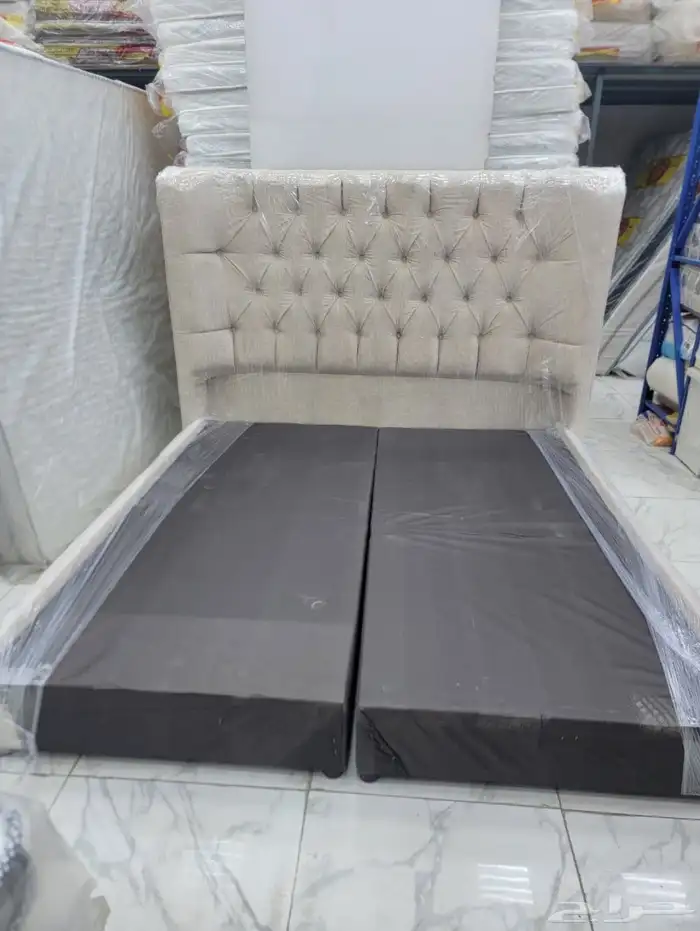 اسره ومراتب ومفارش وبطانيات ومخدات و دواليب خشب وحديد 9