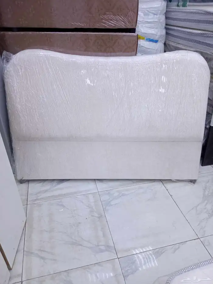 اسره ومراتب ومفارش وبطانيات ومخدات و دواليب خشب وحديد 1