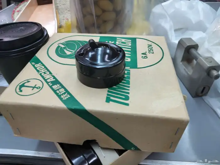 افياش كهرباء ومفاتيح لمبات قديمة 2