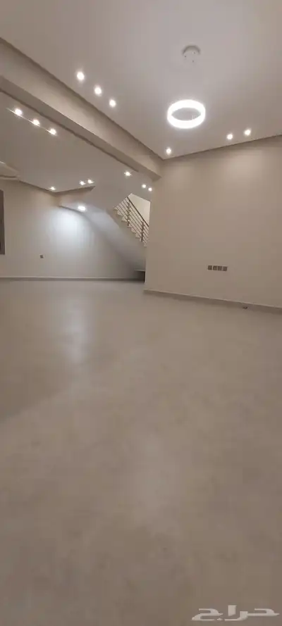 وحدات علويه وارضيه للبيع حي المطار القديم 5