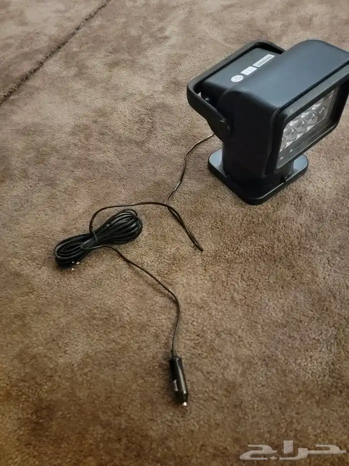 كشافات 100وات تعمل على البطاريات 12V طاقة شمسية 1