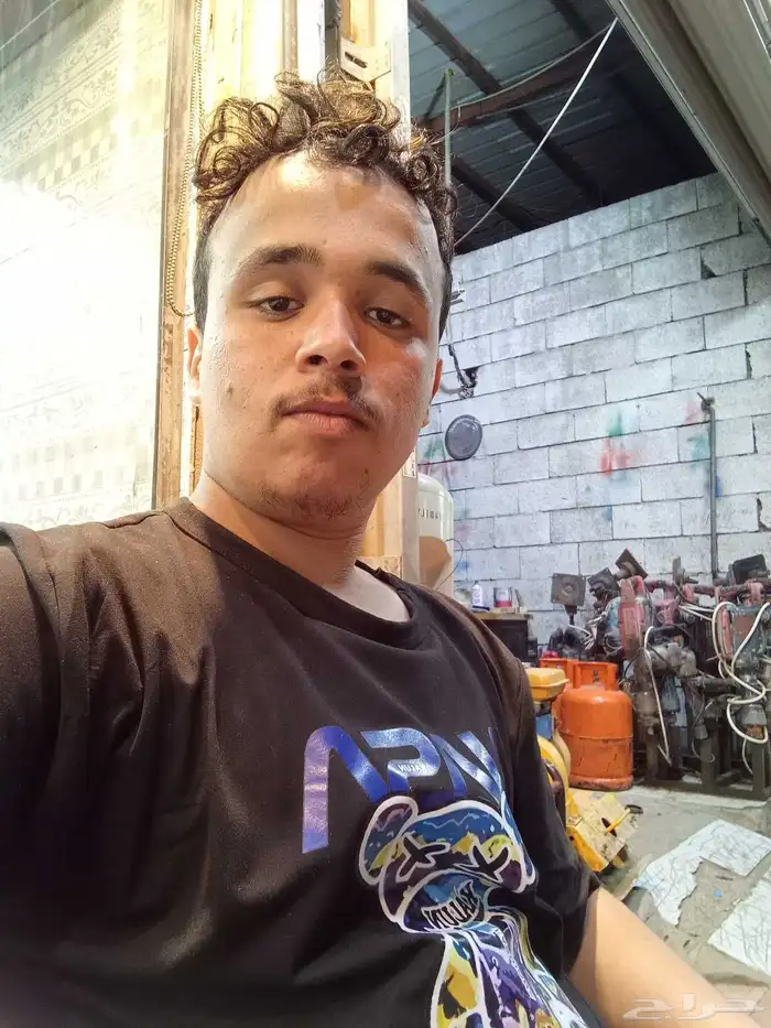 شاب يمني ابحث عن عمل في شاليه في جده 0