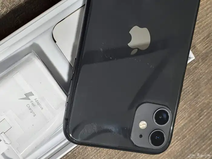 ايفون 11 اسود مع الأغراض اخو الجديد 3