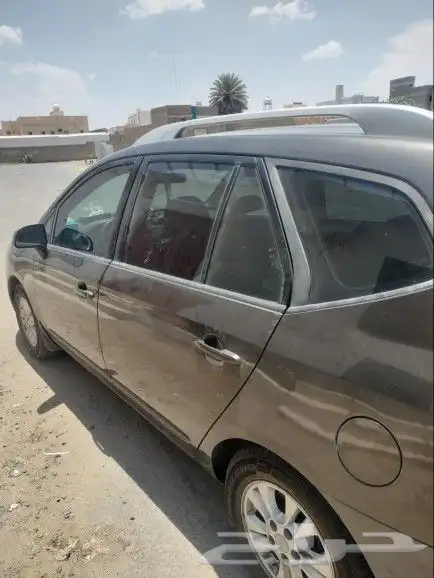 سياره كيا كارينز 2012 الممشي 225 عدد الركاب 7 6