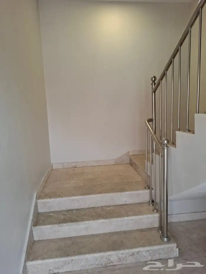 دور علوي بصك 250 متر بحي العوالي 700 الف ريال 1