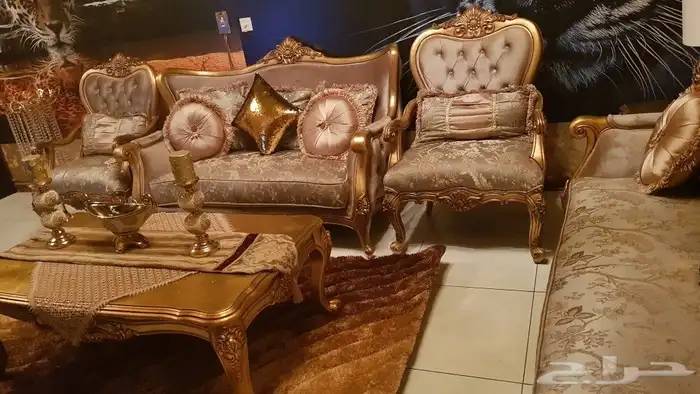 طقم كنب كلاسيكي ذهبي فاخر جدا 7