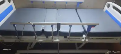 سرير طبي كهربائي معا مرتبه طبيه شبه جديد منضف معقم 1