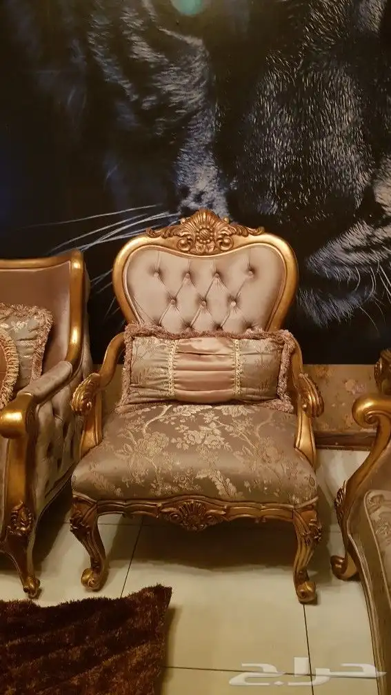 طقم كنب كلاسيكي ذهبي فاخر جدا 1