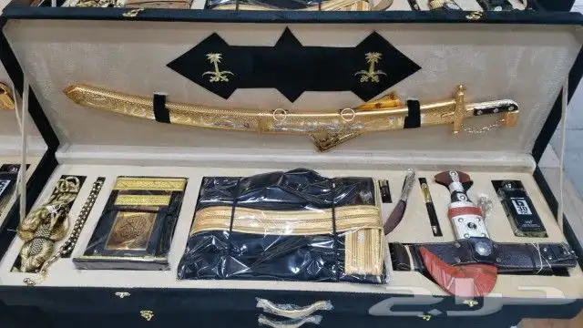 عطورات وسيوف طقم مع جنابي كل متحتاجه عندي 28