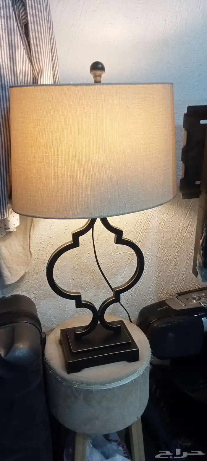 مصباح طاولة مستعمل للبيع 2