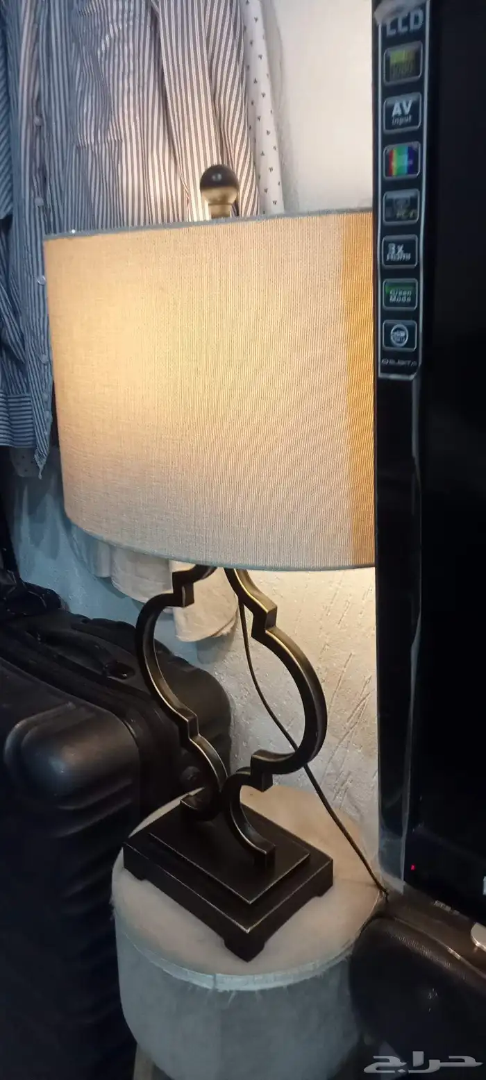 مصباح طاولة مستعمل للبيع 5