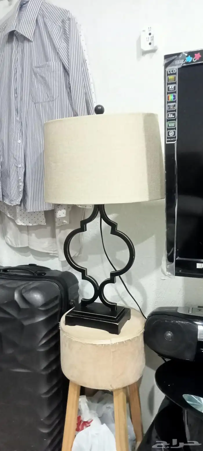 مصباح طاولة مستعمل للبيع 1
